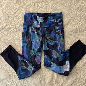 Athleta Blue & Green Watercolor Floral Patterned Mid-Calf Length Leggings